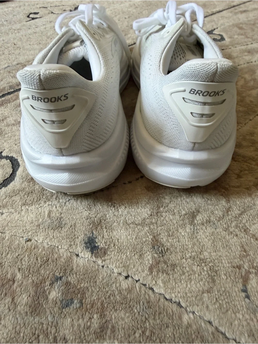 Brooks White Women's Athletic Sneakers – Lightweight Lace-Up Knit. Ghost 17.